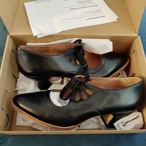 American Duchess Women's Size 10 Gibson Black Leather Used Still in Box